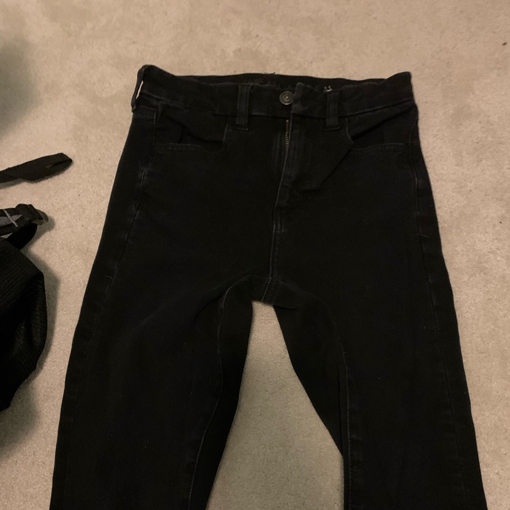 very cute and chic black jeans